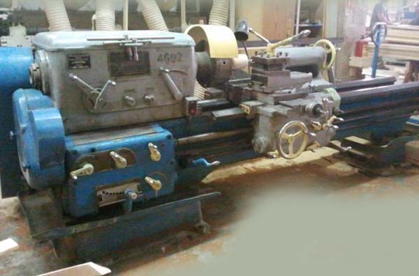 ДІП-300 універсальний токарно-гвинторізний верстат